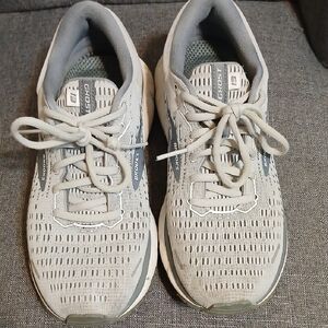 Brooks Ghost 13 Light Gray Running Shoes
